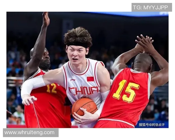王哲林领衔中国篮球新篇章展现拼搏精神与团队协作的力量